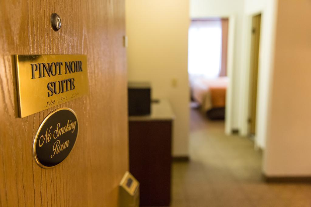 Comfort Inn & Suites Paw Paw Екстериор снимка