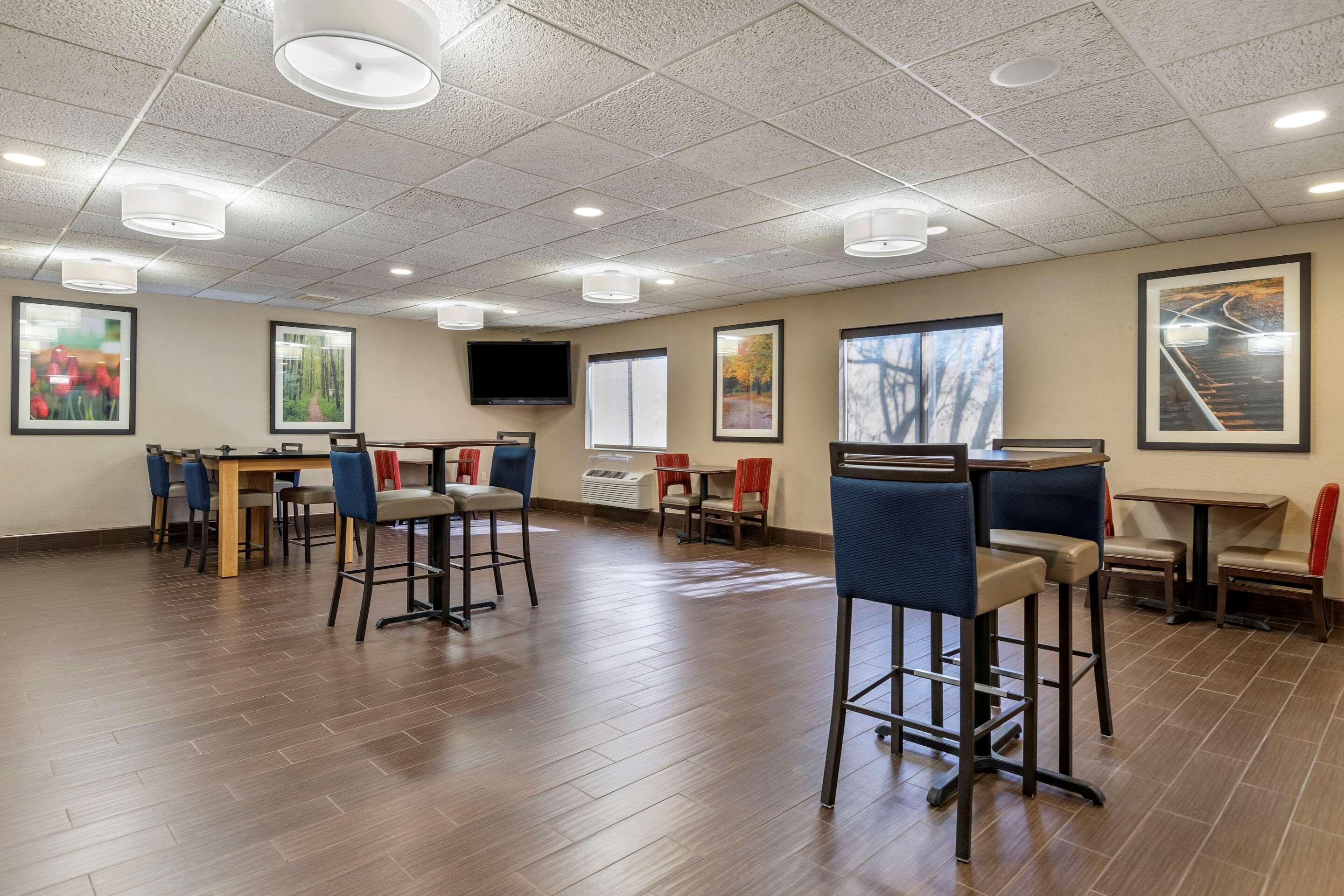 Comfort Inn & Suites Paw Paw Екстериор снимка